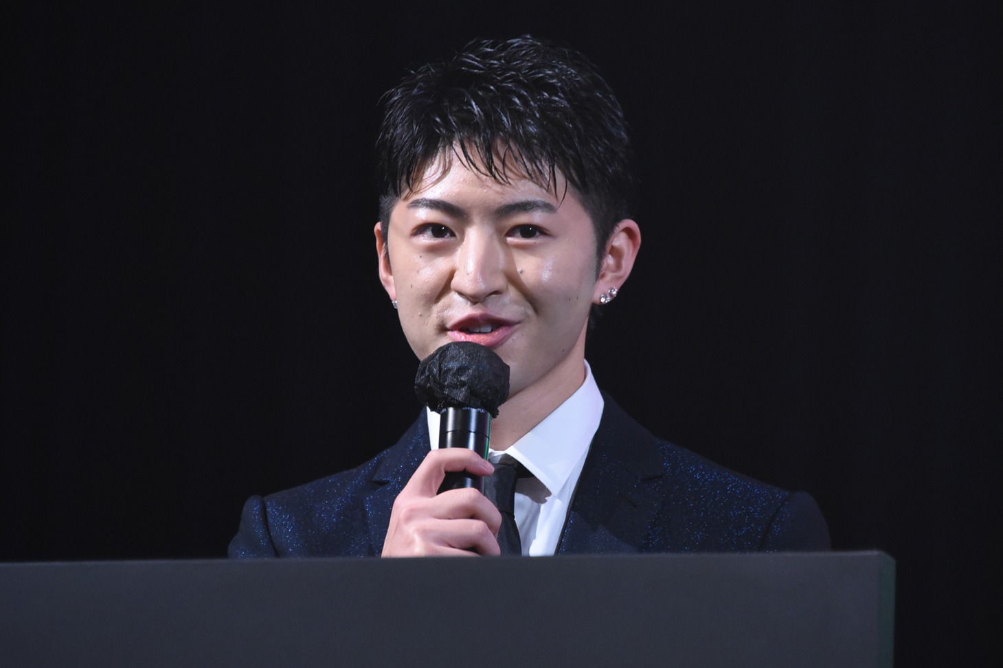 佐野玲於