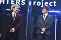 左から小森隼、白濱亜嵐。