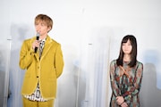 左から佐藤大樹、橋本環奈。