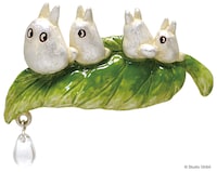 「となりのトトロ ブローチ 雨上がりの葉っぱ」（税込4400円）