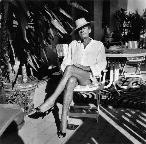 「Helmut at home, Monte Carlo, 1987」 (c)Foto Alice Springs, Helmut Newton Estate Courtesy Helmut Newton Foundation