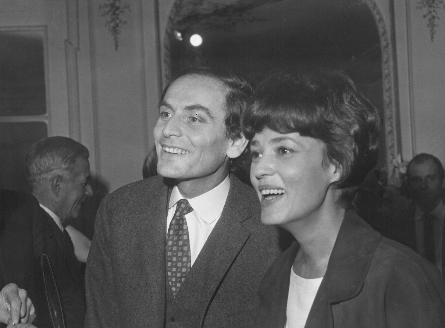 左からピエール・カルダン、ジャンヌ・モロー。
