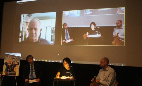 「靴ひも」試写会イベントにて、岩波明(左)とアリエ・ロゼン(右)。