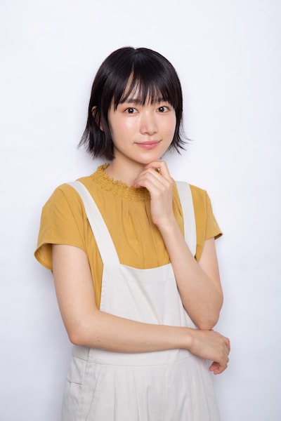 小川紗良演じるサラ。