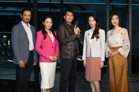 ドラマ「24 JAPAN」製作発表記者会見の様子。左から池内博之、仲間由紀恵、唐沢寿明、栗山千明、木村多江。