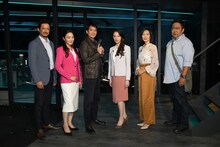 ドラマ「24 JAPAN」製作発表記者会見の様子。左から池内博之、仲間由紀恵、唐沢寿明、栗山千明、木村多江、岸学。