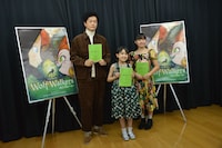 左から井浦新、新津ちせ、池下リリコ。