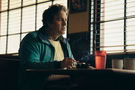 「ある家族の肖像/アイ・ノウ・ディス・マッチ・イズ・トゥルー」より、マーク・ラファロ。(c)2020 Home Box Office, Inc. All Rights Reserved. HBO(R) and related channels and service marks are the property of Home Box Office, Inc.