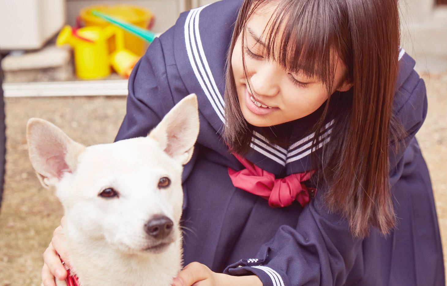「さくら」より、小林由依演じる大友カオル（右）。
