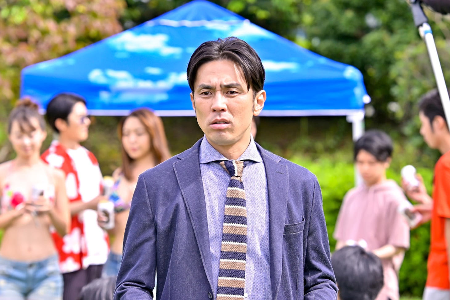 「書類を男にしただけで」より、袴田吉彦演じる加藤秀人。