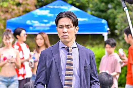 「書類を男にしただけで」より、袴田吉彦演じる加藤秀人。