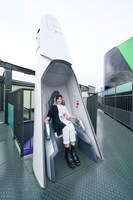 「エヴァンゲリオン京都基地」を楽しむ高橋洋子。