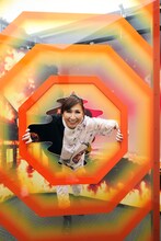 「エヴァンゲリオン京都基地」を楽しむ高橋洋子。