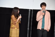 左から橋本環奈、佐藤大樹。