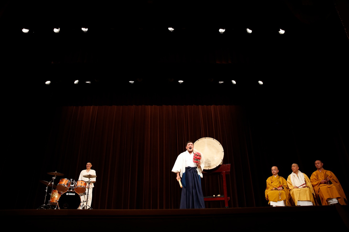 「鬼ガール！！」特別試写会で行われた護摩法要の様子。