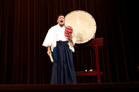 「鬼ガール！！」特別試写会で行われた護摩法要の様子。