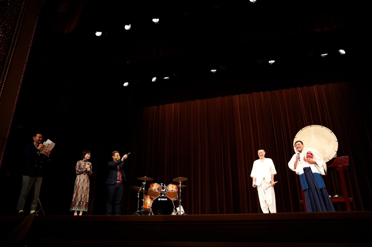 「鬼ガール！！」特別試写会で行われた護摩法要の様子。