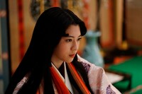 「十二単衣を着た悪魔」