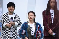 山本舞香（手前）