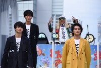 前列左から伊藤健太郎、北村匠海。