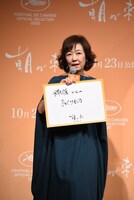 「あなたにとって家族とは？」という質問に答える浅田美代子。