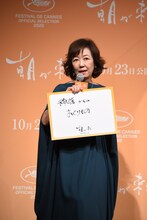 「あなたにとって家族とは？」という質問に答える浅田美代子。
