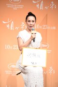 「あなたにとって家族とは?」という質問に答える河瀬直美。