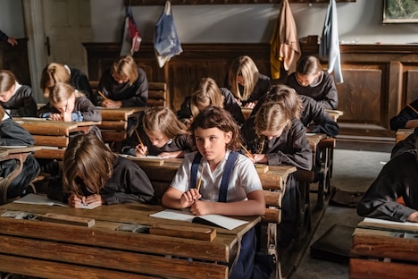 「ヒトラーに盗られたうさぎ」新場面写真