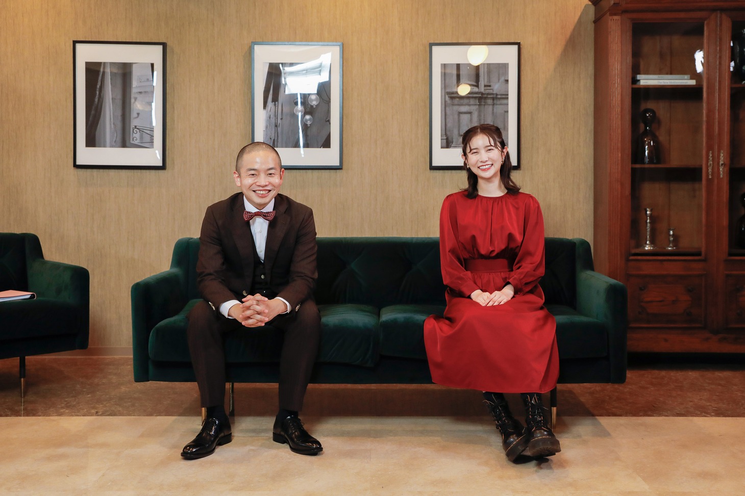 左から上田航平、まつきりな。