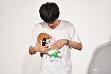 大倉忠義のぬいぐるみのパンツがずり落ち、焦る成田凌。