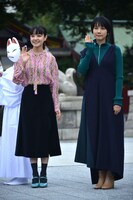 左から奈緒、松本穂香。