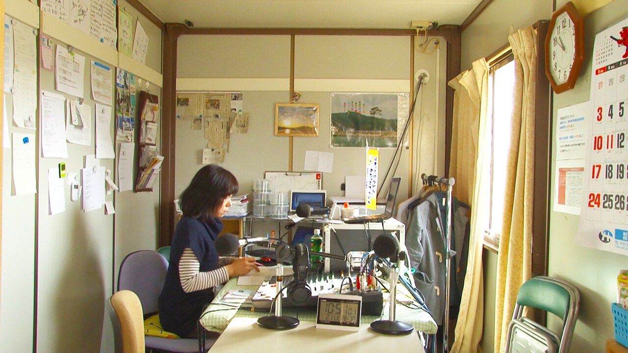 陸前高田とFMパーソナリティの日々映す「空に聞く」11月公開、監督は小森はるか
