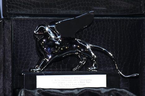 銀獅子賞のトロフィー。