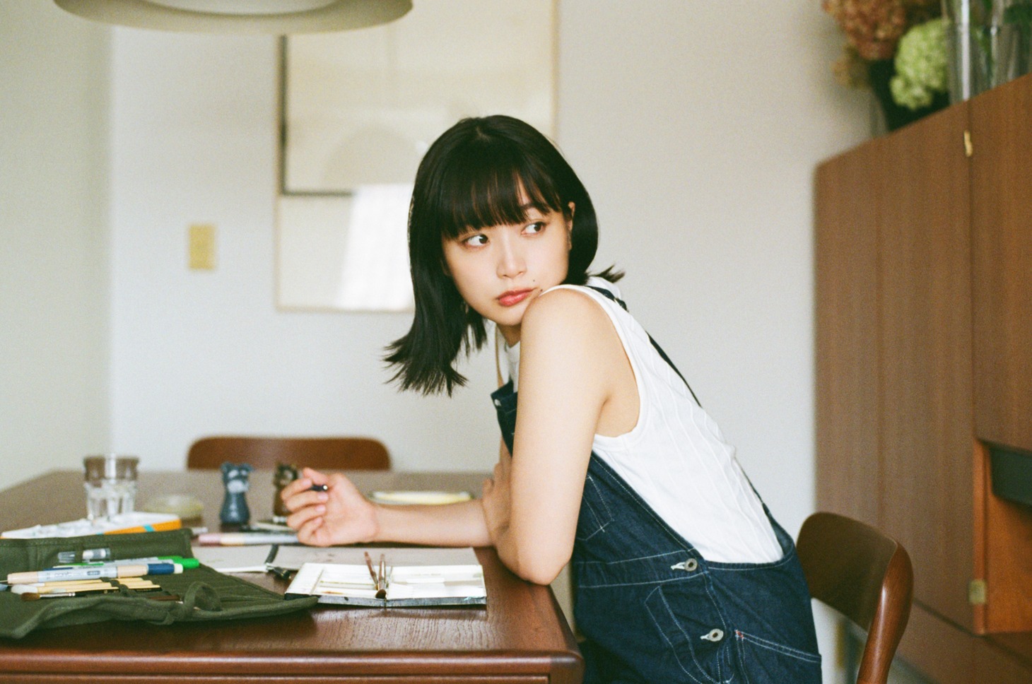 深川麻衣2021年卓上カレンダーの使用カット。