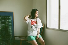 深川麻衣2021年卓上カレンダーの使用カット。