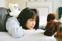 深川麻衣2021年卓上カレンダーのアザーカット。