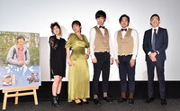 「実りゆく」公開記念舞台挨拶の様子。左から中野聡子、橋本小雪、竹内一希、田中永真、八木順一朗。