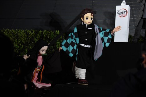 イベント中に姿を見せたキャラクターたち。左から竈門禰豆子、竈門炭治郎。