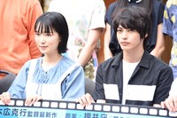 左から小川紗良、神尾楓珠。