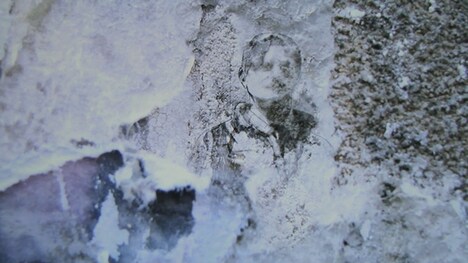 「消された存在、＿＿立ち上る不在」