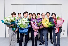 前列左から正門良規、安藤政信、りょう、正名僕蔵、中山義紘。