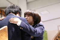 「彼女はひとり」