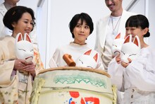 左から若村麻由美、松本穂香、奈緒。