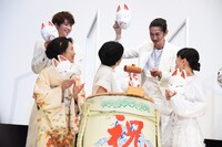 鏡開きの様子。