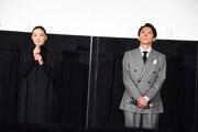 左から蒼井優、高橋一生。