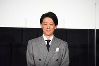 東出昌大に「かっこよかったです」と言われ、照れる高橋一生。