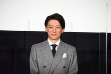 東出昌大に「かっこよかったです」と言われ、照れる高橋一生。