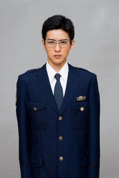 目黒蓮演じる杣利希斗。