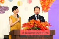 左から佐々木ひろみ、木村祐一。