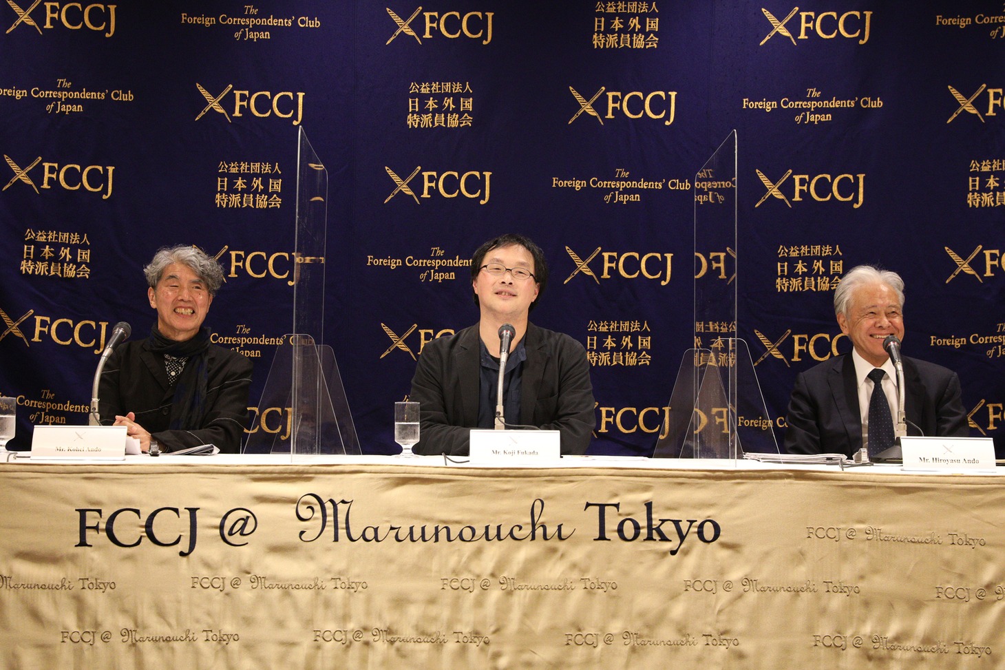 左から安藤絋平、深田晃司、安藤裕康。